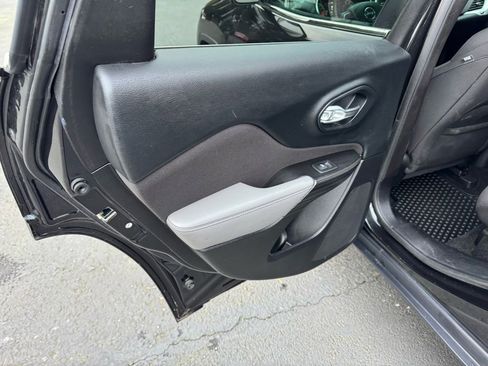 Used 2014 Jeep Cherokee Latitude image 7