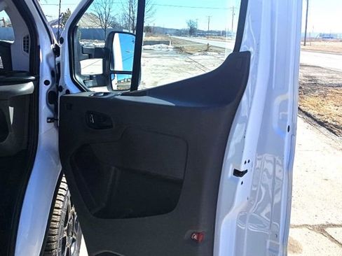 Used 2023 Ford Transit 350 XLT image 9