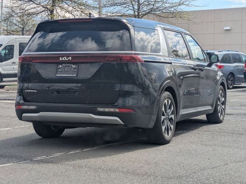 Used 2024 Kia Carnival EX image 5