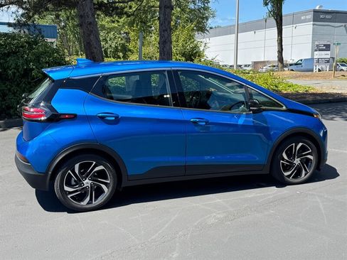 Used 2022 Chevrolet Bolt LT w/ Infotainment Package FWD image 6