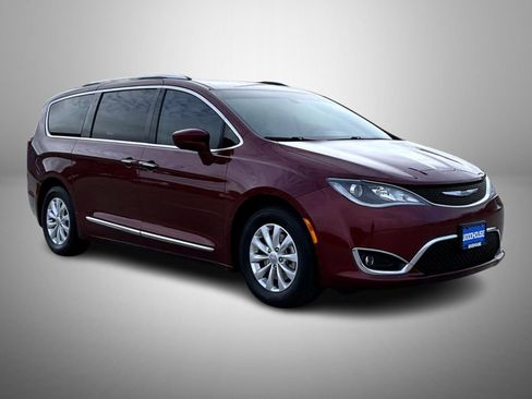 Used 2018 Chrysler Pacifica Touring-L image 3