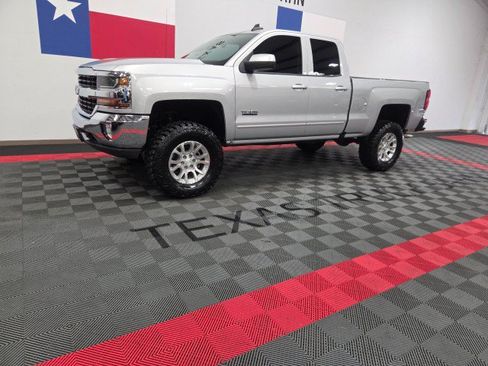 Used 2018 Chevrolet Silverado 1500 LT w/ Texas Edition RWD image 2