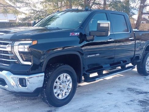 Used 2024 Chevrolet Silverado 2500 LTZ w/ LTZ Premium Package image 3