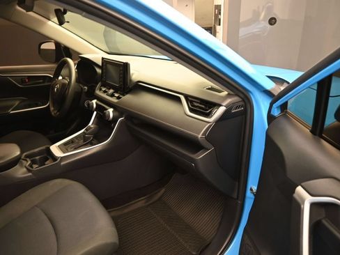 Used 2019 Toyota RAV4 LE w/ All Weather Liner Package AWD/4WD image 10