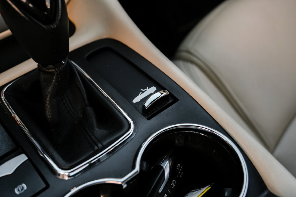 Used 2016 Maserati GranTurismo Sport RWD image 24