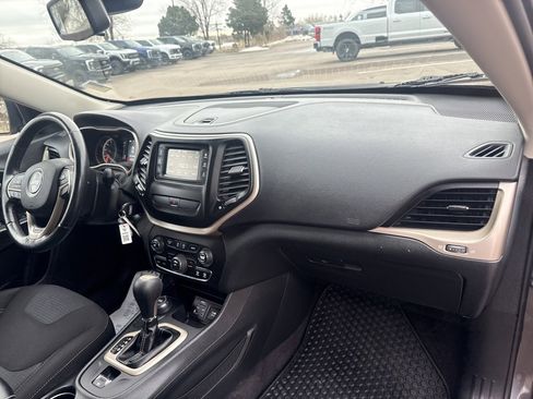 Used 2016 Jeep Cherokee Latitude w/ Cold Weather Group image 26