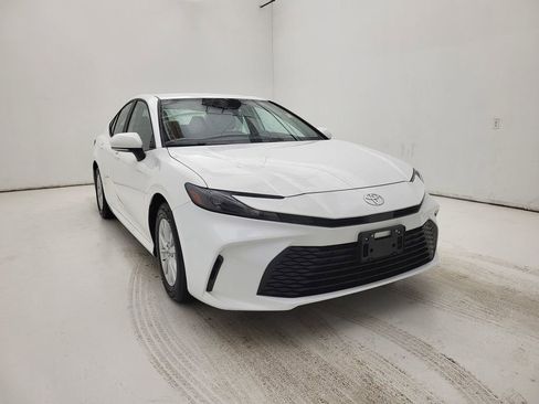 Used 2025 Toyota Camry LE FWD image 10