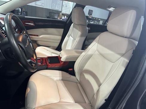 Used 2019 Chrysler 300 Touring L w/ Quick Order Package 22F image 15