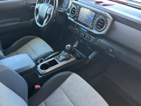 Used 2022 Toyota Tacoma TRD Off-Road image 16