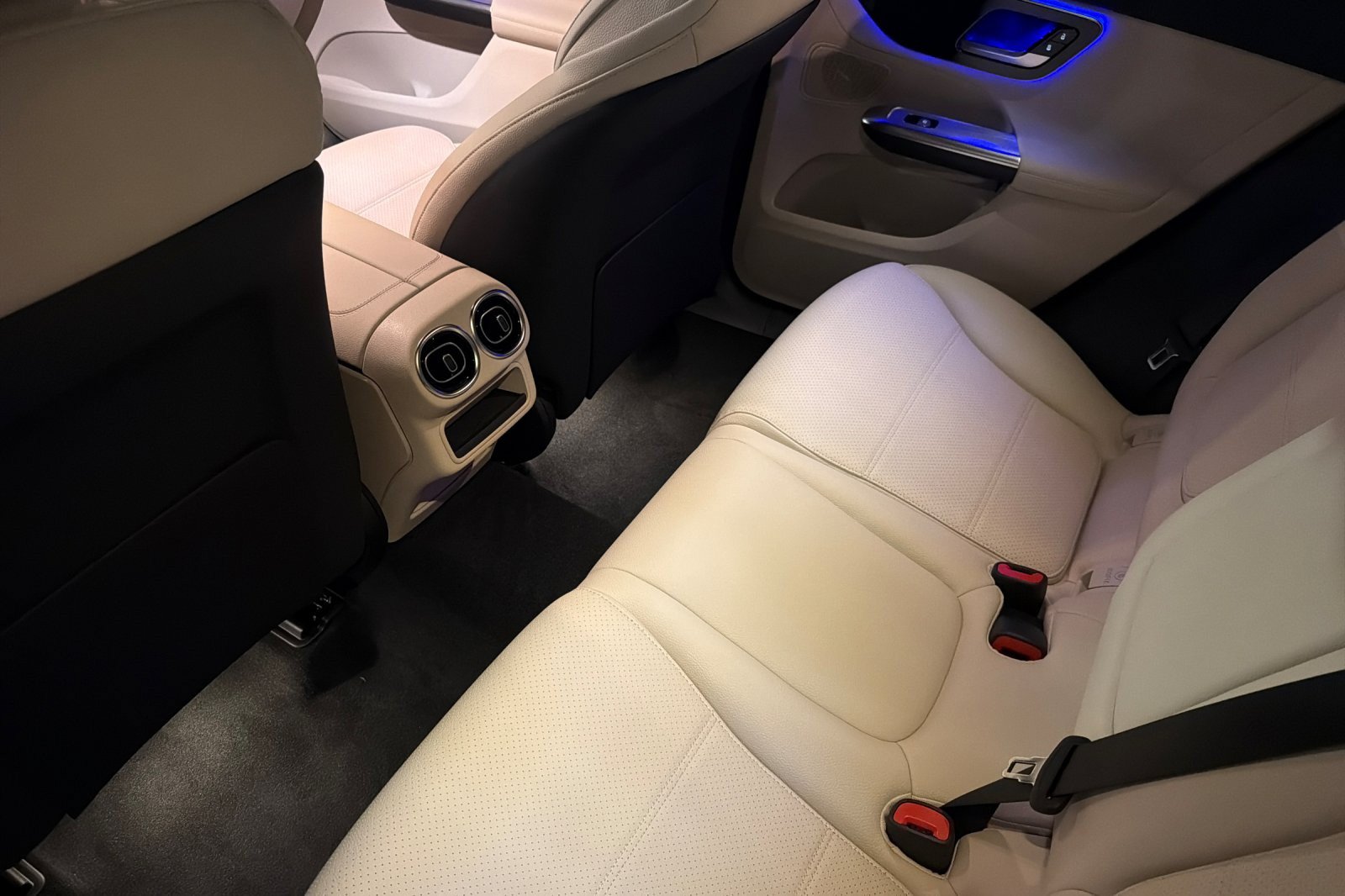New 2026 Mercedes-Benz GLC 300 image 11
