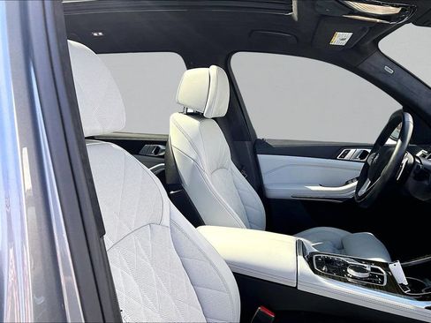 Used 2024 BMW X7 xDrive40i w/ Parking Assistance Package image 29