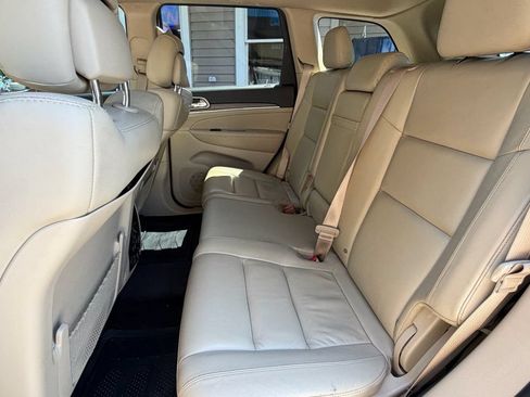 Used 2018 Jeep Grand Cherokee Limited AWD/4WD image 10