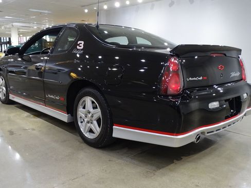 Used 2002 Chevrolet Monte Carlo SS w/ Pace Car Replica Pkg FWD image 9