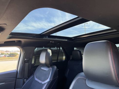 Used 2025 Ford Explorer ST image 24