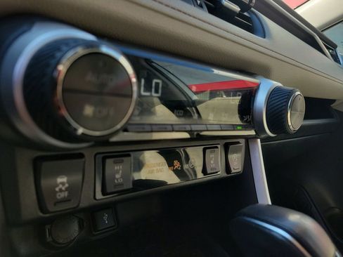 Used 2021 Toyota RAV4 XLE Premium image 21