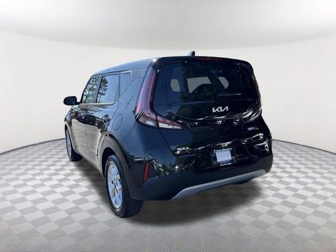 Used 2025 Kia Soul LX w/ LX Technology Package FWD image 7