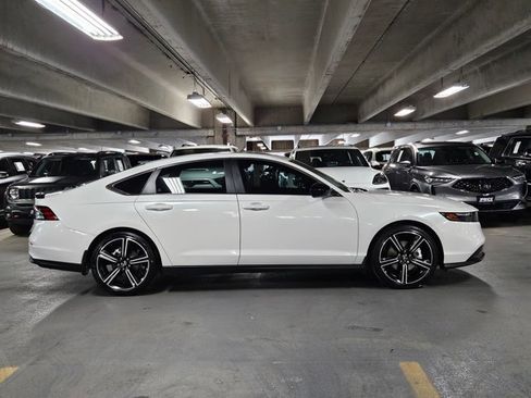 Used 2024 Honda Accord Sport image 4