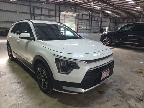 Used 2025 Kia Niro LX FWD image 6