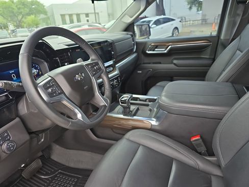 Used 2024 Chevrolet Silverado 1500 LT Trail Boss w/ Convenience Package II AWD/4WD image 16