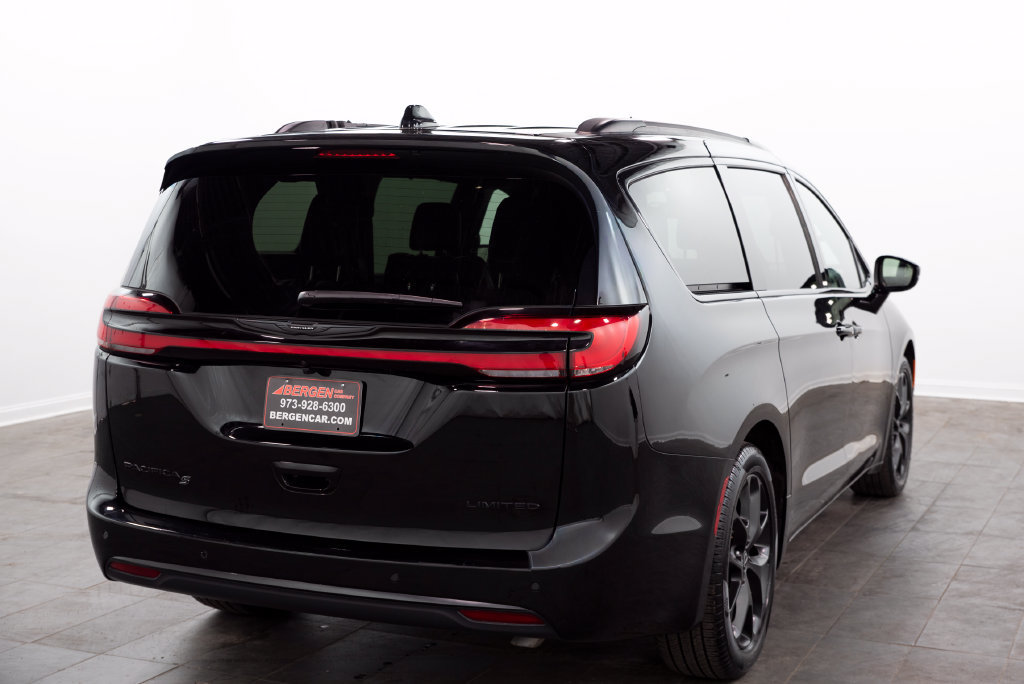 Used 2026 Chrysler Pacifica Limited w/ S Appearance Package FWD image 19