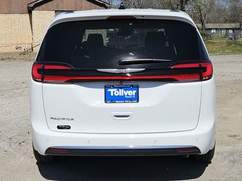 New 2026 Chrysler Pacifica Select image 8