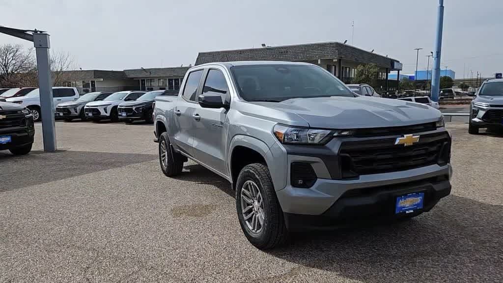 Used 2024 Chevrolet Colorado LT w/ LT Convenience Package II AWD/4WD image 2