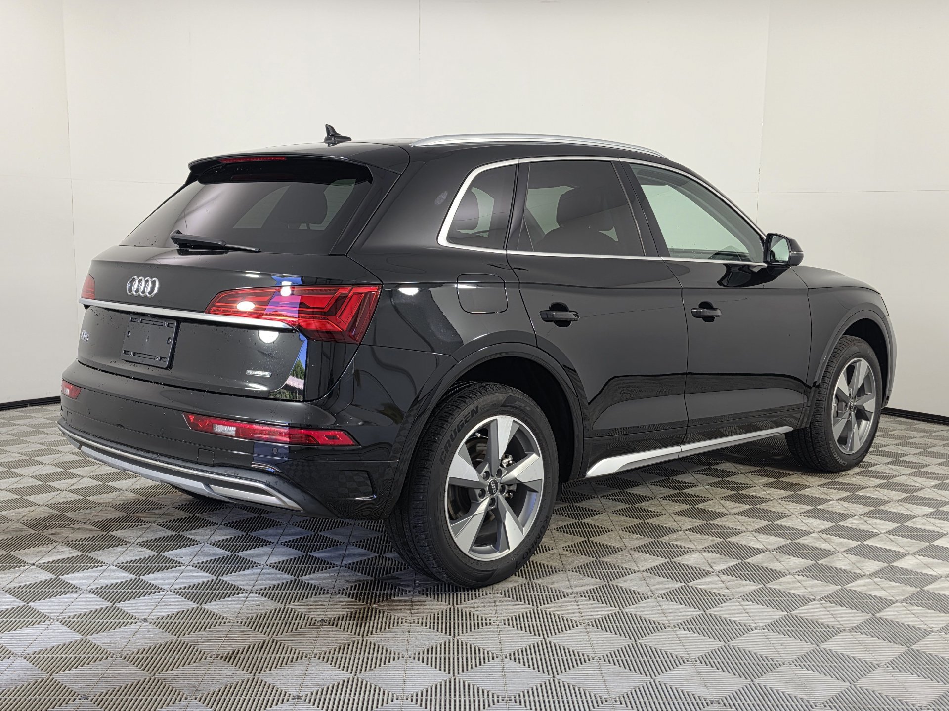 Used 2024 Audi Q5 Premium AWD/4WD image 7