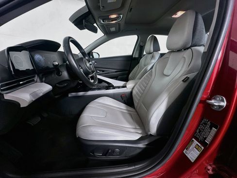 Used 2025 Hyundai Elantra Limited FWD image 13