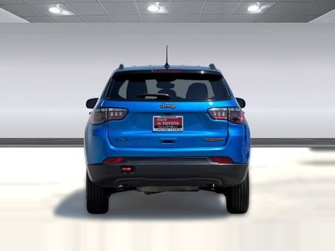 Used 2025 Jeep Compass Trailhawk AWD/4WD image 10