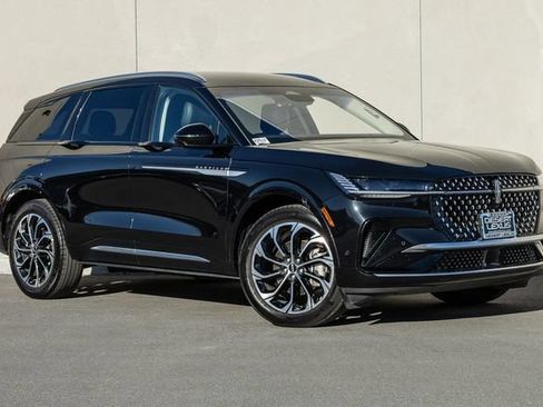 Used 2024 Lincoln Nautilus Reserve AWD/4WD image 15