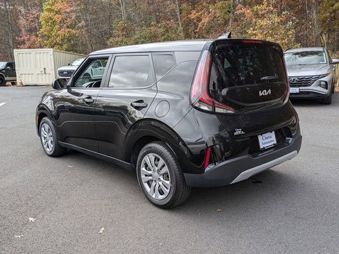 Used 2023 Kia Soul LX image 7
