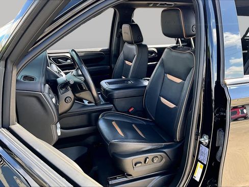 Used 2023 GMC Yukon XL AT4 w/ AT4 Premium Package AWD/4WD image 8