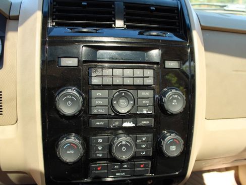 Used 2009 Ford Escape Limited FWD image 32