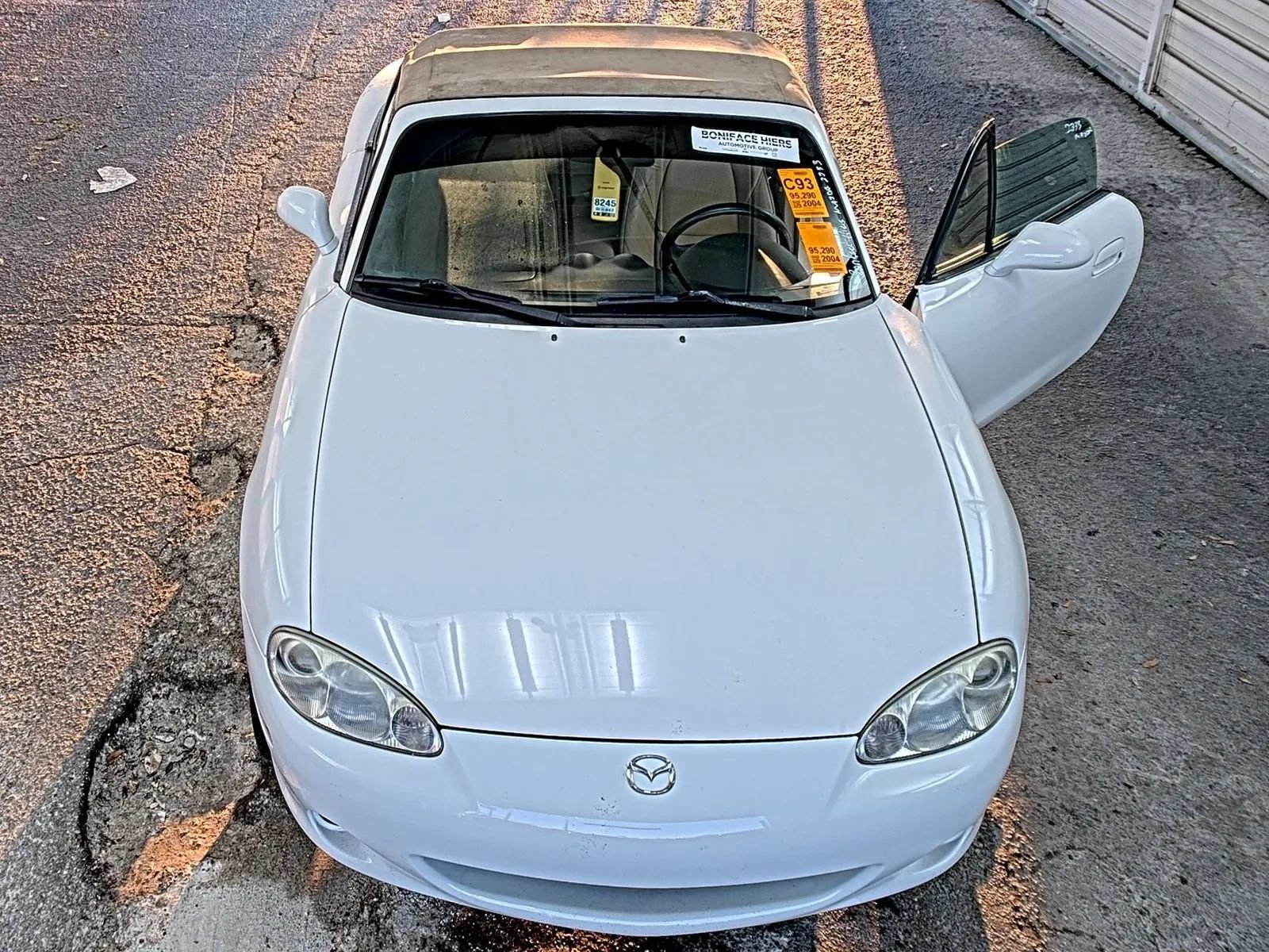 Used 2004 MAZDA MX-5 Miata LS RWD image 3