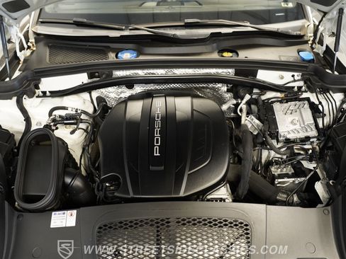 Used 2019 Porsche Macan AWD/4WD image 3