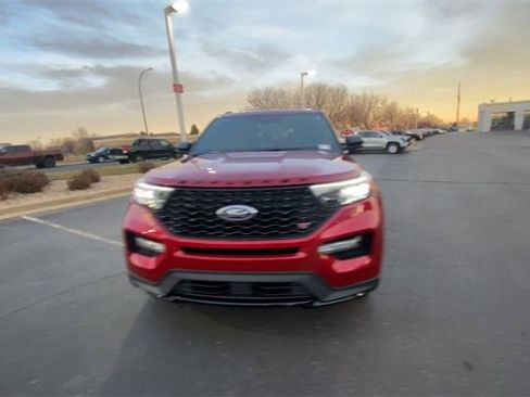 Used 2024 Ford Explorer ST w/ Equipment Group 401A image 3