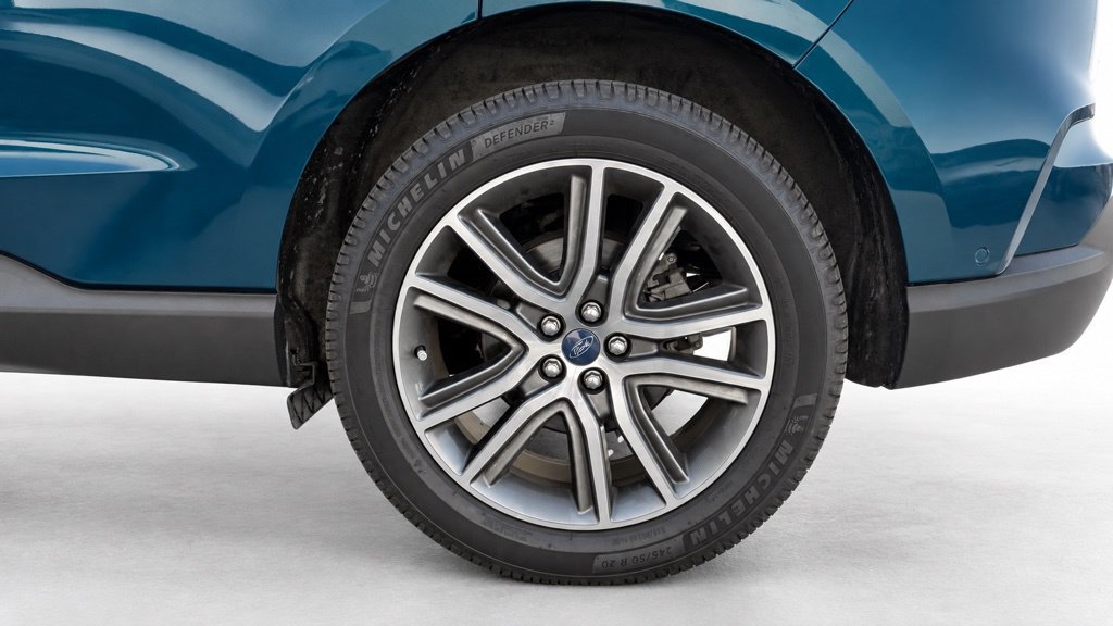 Used 2020 Ford Edge Titanium w/ Equipment Group 301A AWD/4WD image 9