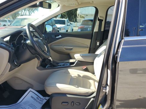 Used 2019 Ford Escape Titanium image 21