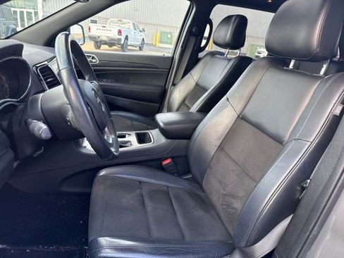 Used 2020 Jeep Grand Cherokee Altitude AWD/4WD image 13