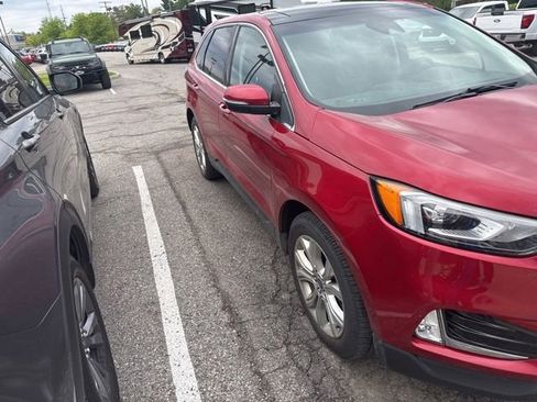 Used 2020 Ford Edge Titanium AWD/4WD image 2