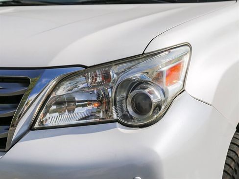 Used 2011 Lexus GX 460 w/ Comfort Plus Pkg image 10