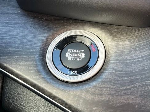 Used 2023 Jeep Grand Cherokee Overland w/ Advanced Protech Group III image 28