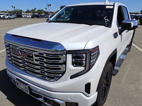 Used 2023 GMC Sierra 1500 Denali w/ Technology Package AWD/4WD image 3