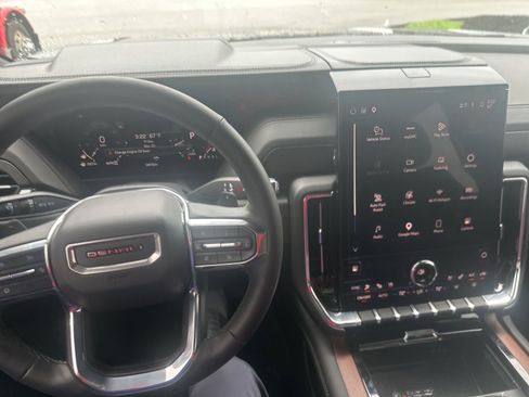 Used 2026 GMC Yukon Denali w/ Sun & Power Step Package AWD/4WD image 13