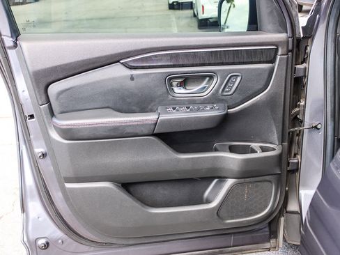 Certified 2025 Honda Pilot Black Edition image 22