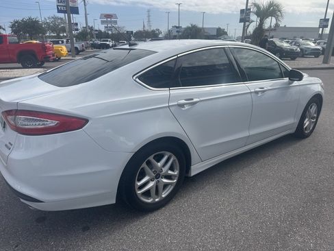 Used 2014 Ford Fusion SE w/ Equipment Group 202A image 3