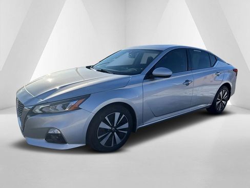 Used 2019 Nissan Altima 2.5 SV image 3