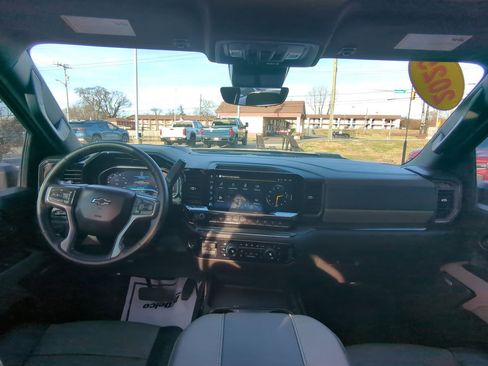 Used 2025 Chevrolet Silverado 2500 ZR2 w/ Technology Package image 21