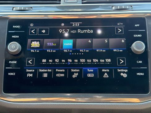 Used 2023 Volkswagen Tiguan SE R-Line image 31