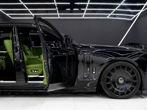 Used 2023 Rolls-Royce Phantom Sedan w/ The Phantom Package image 17